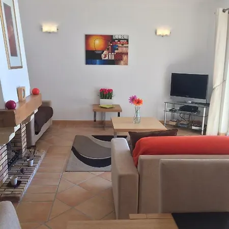 Apartment Luxury 2 Bedroom - Super Fast Wifi And Sky Tv In 3 Pool Gated Complex. Quarteira