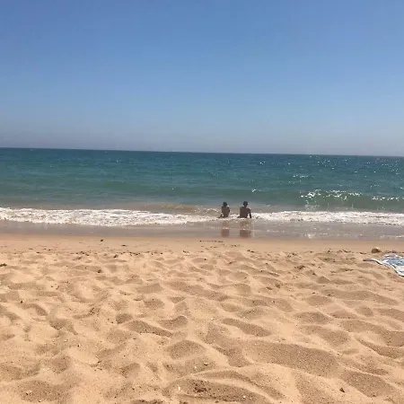 Apartment Luxury 2 Bedroom - Super Fast Wifi And Sky Tv In 3 Pool Gated Complex.