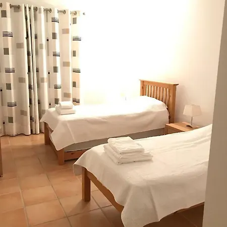Luxury 2 Bedroom - Super Fast Wifi And Sky Tv In 3 Pool Gated Complex. Quarteira