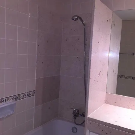 Luxury 2 Bedroom - Super Fast Wifi And Sky Tv In 3 Pool Gated Complex. Quarteira