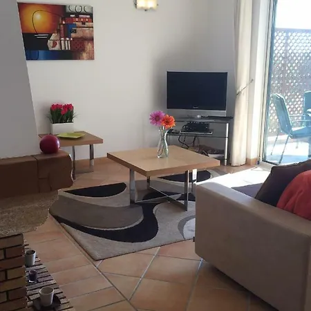 Apartment Luxury 2 Bedroom - Super Fast Wifi And Sky Tv In 3 Pool Gated Complex.